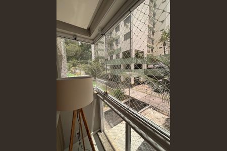 Apartamento à venda com 80m², 2 quartos e 1 vaga Apartamento à venda com 80m², 2 quartos e 1 vagaVaranda