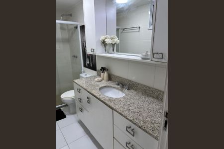 Apartamento à venda com 80m², 2 quartos e 1 vaga Apartamento à venda com 80m², 2 quartos e 1 vagaBanheiro