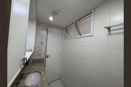 Apartamento à venda com 80m², 2 quartos e 1 vaga Apartamento à venda com 80m², 2 quartos e 1 vagaBanheiro