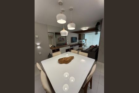 Apartamento à venda com 80m², 2 quartos e 1 vaga Apartamento à venda com 80m², 2 quartos e 1 vagaSala de Jantar