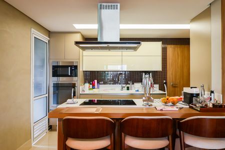 Cozinha de apartamento à venda com 2 quartos, 103m² em Vila Suzana, São Paulo