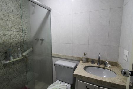 Banheiro de apartamento à venda com 2 quartos, 63m² em Vila Gomes, São Paulo