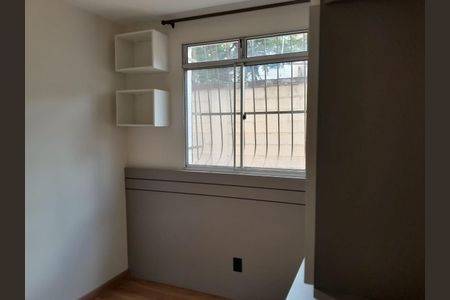 Apartamento à venda com 2 quartos, 45m² em Kennedy, Contagem