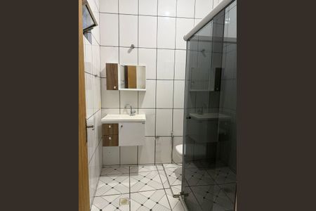Banheiro de casa para alugar com 2 quartos, 90m² em Apolonia, Belo Horizonte