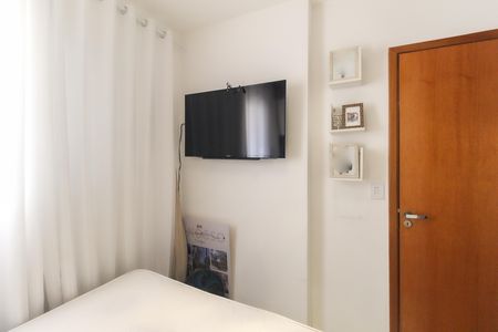 Quarto 1 de apartamento para alugar com 2 quartos, 41m² em Parque Guarani, São Paulo