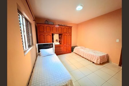 Casa à venda com 260m², 3 quartos e 2 vagas