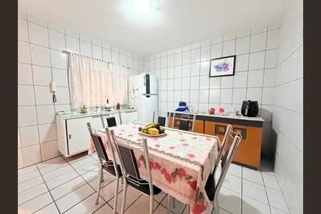 Casa à venda com 260m², 3 quartos e 2 vagas