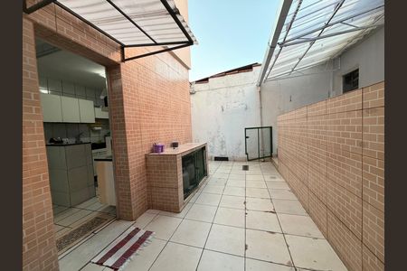 Casa à venda com 260m², 3 quartos e 2 vagas