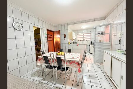 Casa à venda com 260m², 3 quartos e 2 vagas
