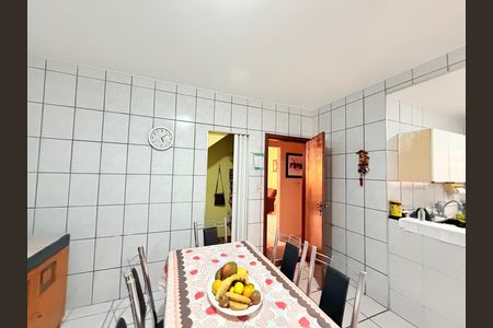 Casa à venda com 260m², 3 quartos e 2 vagas