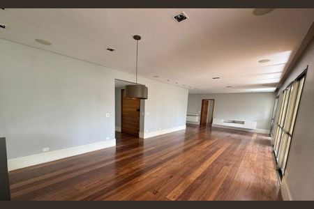Apartamento para alugar com 3 quartos, 212m² em Vila Suzana, São Paulo