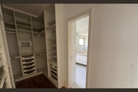Apartamento para alugar com 3 quartos, 212m² em Vila Suzana, São Paulo