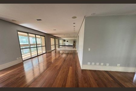 Apartamento para alugar com 3 quartos, 212m² em Vila Suzana, São Paulo