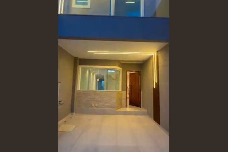 Casa de condomínio à venda com 200m², 3 quartos e 1 vaga Casa de condomínio à venda com 200m², 3 quartos e 1 vagaFachada