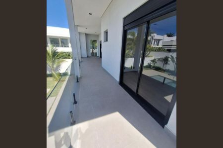 Casa de condomínio à venda com 702m², 4 quartos e 6 vagas