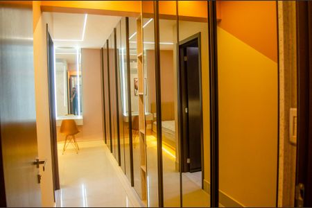 Apartamento para alugar com 69m², 2 quartos e 1 vaga Apartamento para alugar com 69m², 2 quartos e 1 vagaCloset da suíte 2