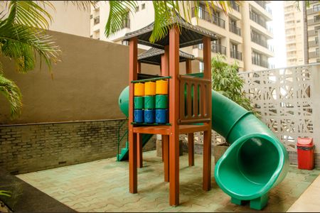 Apartamento para alugar com 69m², 2 quartos e 1 vaga Apartamento para alugar com 69m², 2 quartos e 1 vagaÁrea comum - Playground
