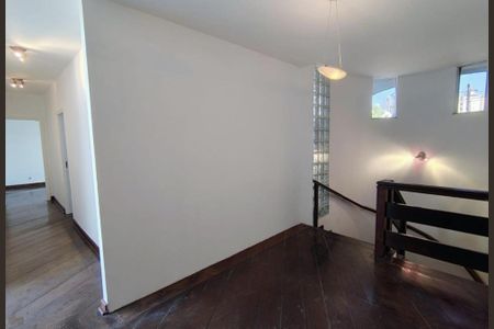 Casa para alugar com 516m², 5 quartos e 6 vagas