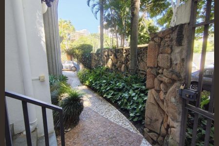 Casa para alugar com 516m², 5 quartos e 6 vagas