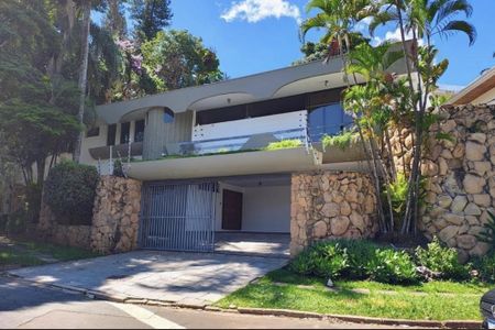 Casa para alugar com 516m², 5 quartos e 6 vagas
