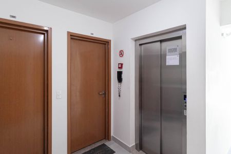 Apartamento à venda com 56m², 2 quartos e 1 vaga Apartamento à venda com 56m², 2 quartos e 1 vagaHall social