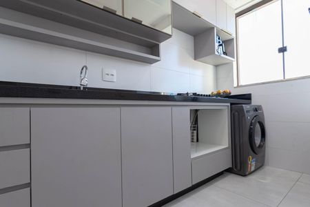 Apartamento à venda com 56m², 2 quartos e 1 vaga Apartamento à venda com 56m², 2 quartos e 1 vagaCozinha e Área de Serviço