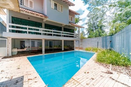 Casa de condomínio à venda com 600m², 5 quartos e 6 vagasFoto 02