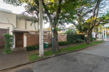 Casa à venda com 4 quartos, 411m² em Alto de Pinheiros, São Paulo