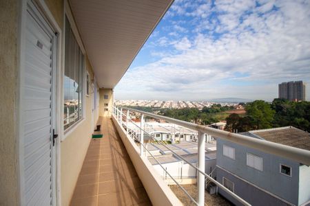 Varanda de kitnet/studio para alugar com 1 quarto, 30m² em Lopes de Oliveira, Sorocaba