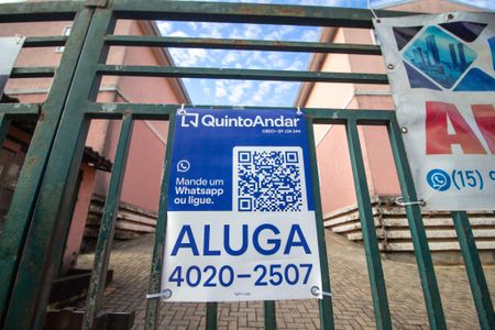 Plaquinha de kitnet/studio para alugar com 1 quarto, 30m² em Lopes de Oliveira, Sorocaba