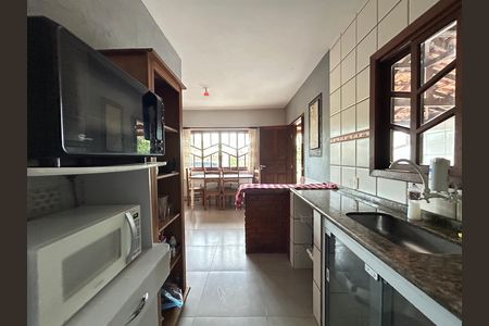 Casa para alugar com 150m², 4 quartos e 2 vagas Casa para alugar com 150m², 4 quartos e 2 vagasCozinha