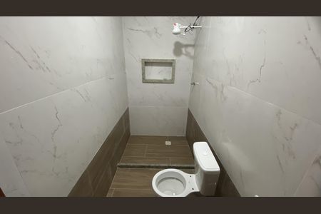 Banheiro de apartamento para alugar com 1 quarto, 40m² em Jardim Esperança, Cabo Frio