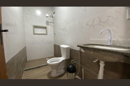 Banheiro de apartamento para alugar com 1 quarto, 40m² em Jardim Esperança, Cabo Frio