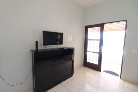 Sala de casa para alugar com 2 quartos, 200m² em Jardim Orestes Lopes de Camargo, Ribeirão Preto