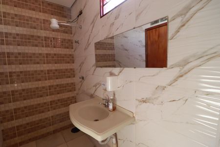 Banheiro social  de casa para alugar com 2 quartos, 200m² em Jardim Orestes Lopes de Camargo, Ribeirão Preto