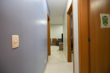 Corredor de apartamento à venda com 3 quartos, 79m² em Qi 29, Brasília