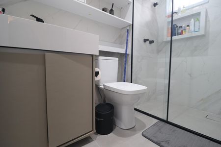 Banheiro de apartamento à venda com 2 quartos, 59m² em Vila Sao Pedro, Santo André