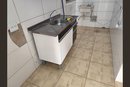 Cozinha de apartamento para alugar com 2 quartos, 42m² em Jardim Dom José, Embu das Artes