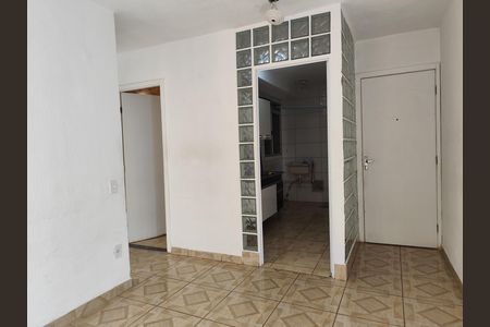 Sala de apartamento para alugar com 2 quartos, 42m² em Jardim Dom José, Embu das Artes