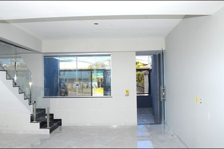 Casa à venda com 88m², 2 quartos e 2 vagasSala