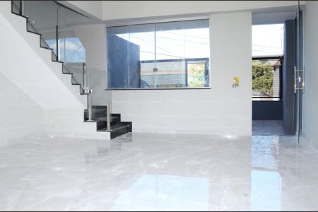 Casa à venda com 88m², 2 quartos e 2 vagasSala