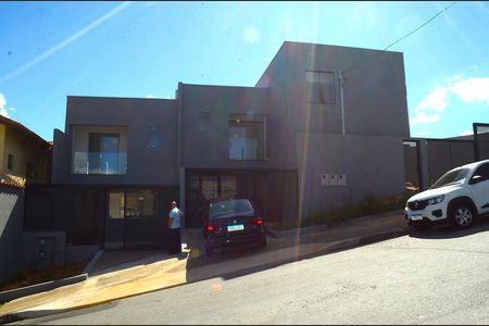Fachada de casa à venda com 2 quartos, 80m² em Jardim Vitoria, Belo Horizonte