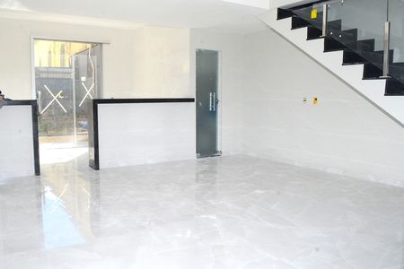 Sala de casa à venda com 2 quartos, 80m² em Jardim Vitoria, Belo Horizonte