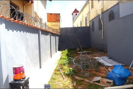 Quintal de casa à venda com 2 quartos, 80m² em Jardim Vitoria, Belo Horizonte