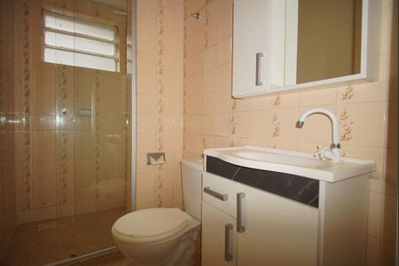 Banheiro Corredor de apartamento para alugar com 2 quartos, 67m² em Agronomia, Porto Alegre