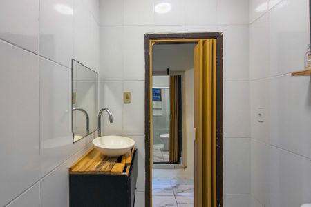 Banheiro  de casa para alugar com 2 quartos, 50m² em Solemar, Praia Grande