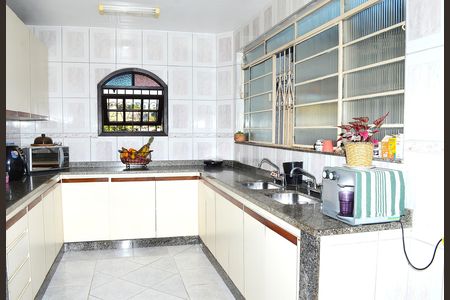 Casa à venda com 3 quartos, 413m² em Eymard, Belo Horizonte