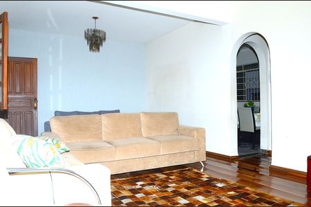 Casa à venda com 3 quartos, 413m² em Eymard, Belo Horizonte