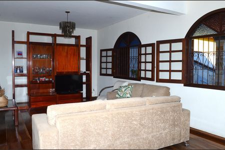 Casa à venda com 3 quartos, 413m² em Eymard, Belo Horizonte