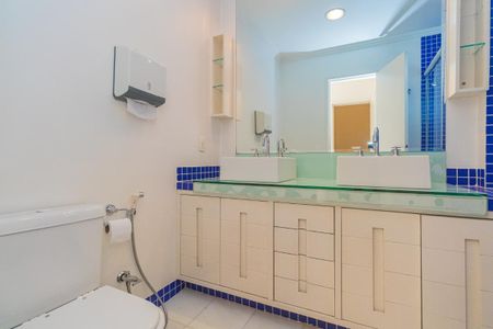 Casa de condomínio à venda com 223m², 3 quartos e 3 vagas